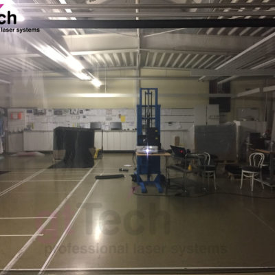 DMX-High-Speed-Motorleinwand_Laserscrim-schwarz