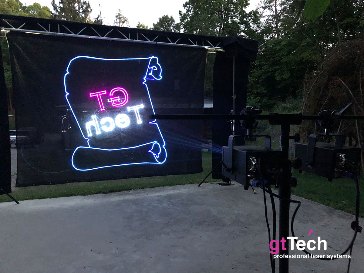 outdoorgaze-schwarz-aufprojektion